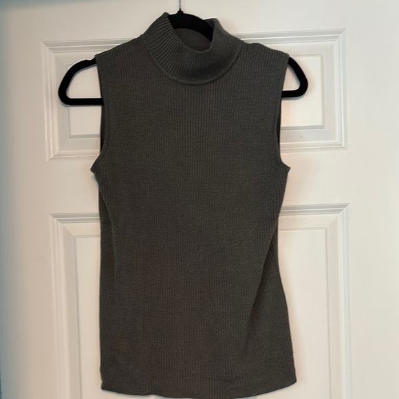Dana Buchman Gray Sleeveless Turtleneck Sweater - Picture 1 of 1
